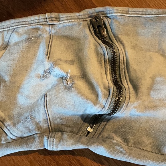 Grey - Picture 3 of 5